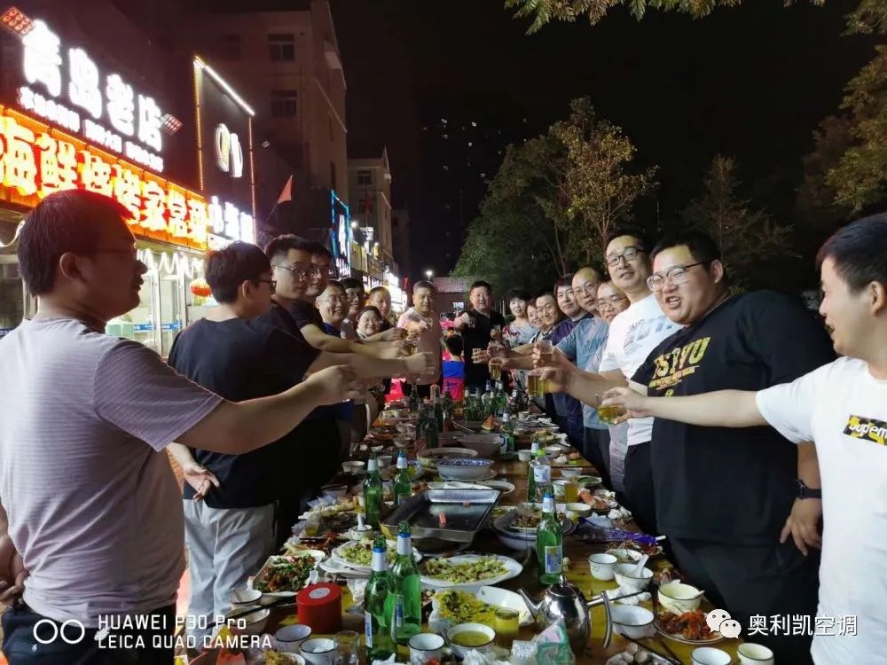 追逐陽光、揮灑激情-奧利凱設(shè)計(jì)院沙灘足球賽歡樂舉行